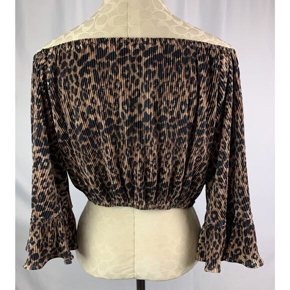 Large She + Sky Women's Pleated Animal Print New Crop Top Off Shoulder - Picture 4 of 8